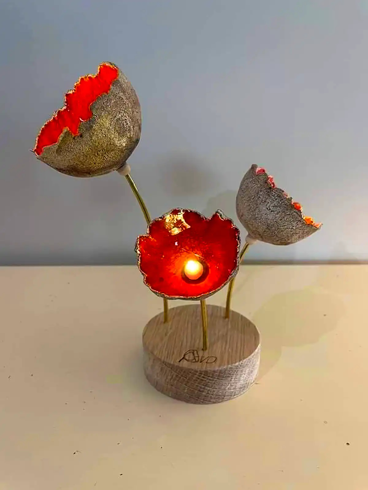 دکوری گل لاله سرامیکی قرمز