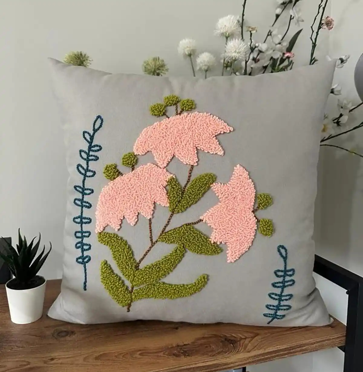 کوسن فانتزی روی مبلی