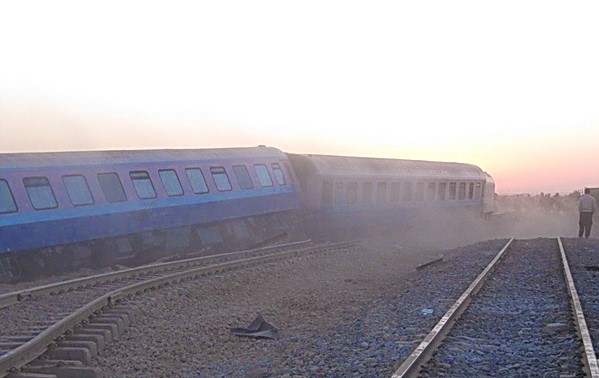 خارج شدن قطار از ریل طبس به یزد