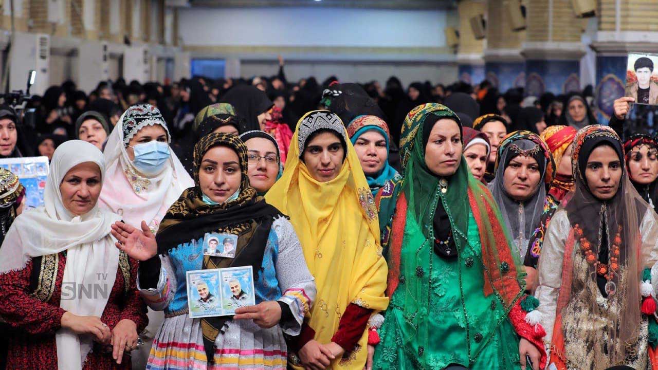 رهبر انقلاب اسلامی در دیدار هزاران نفر از زنان و دختران در آستانه ولادت حضرت فاطمه زهرا (س)
