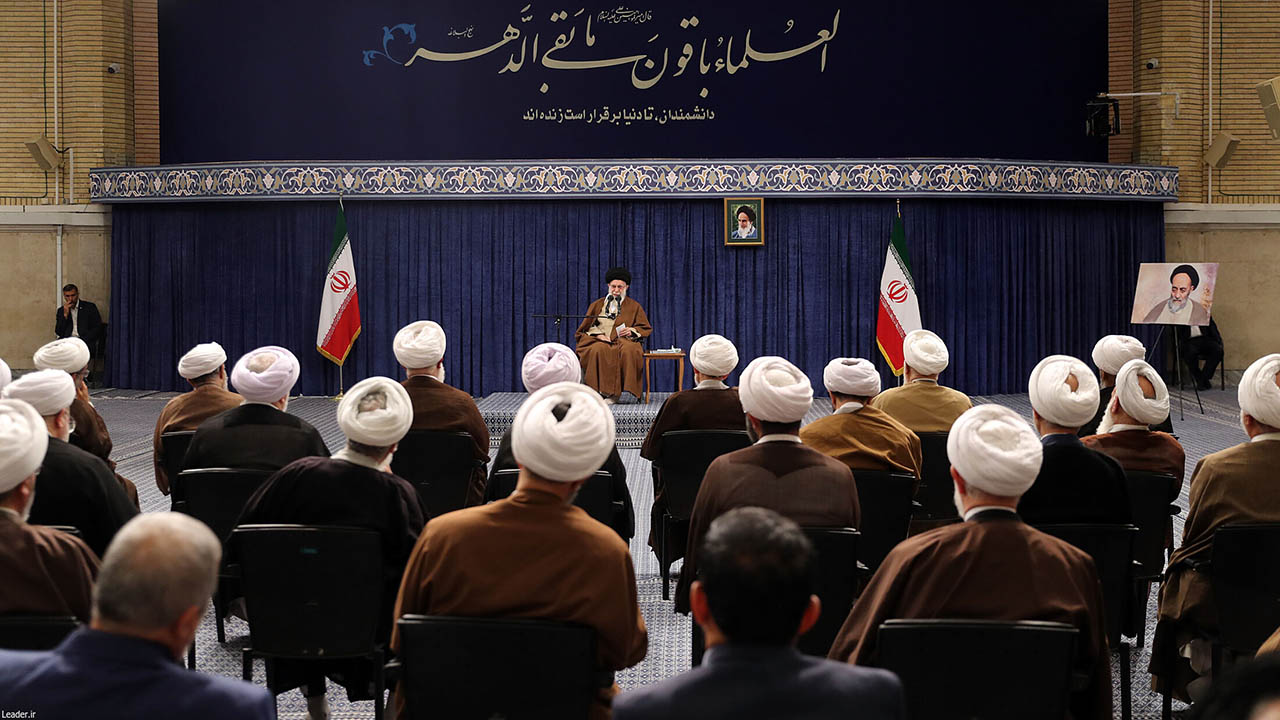  حضرت آیت‌الله خامنه‌ای رهبر انقلاب در دیدار دست‌اندرکاران برگزاری کنگره بین‌المللی علامه طباطبایی: