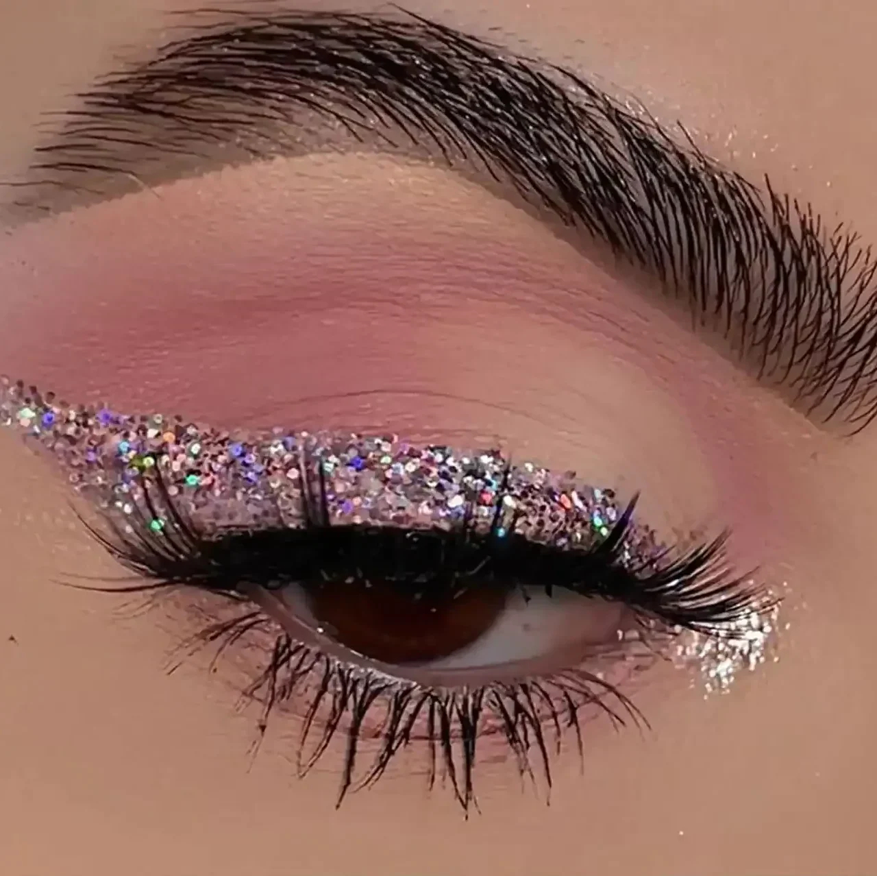 مدل خط چشم اکلیلی + زیباترین مدل های خط چشم اکلیلی ترند امسال