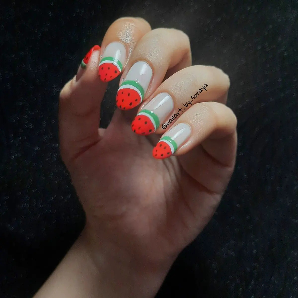 لاک ناخن برای شب یلدا