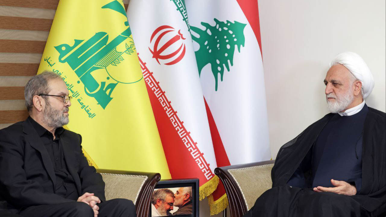 غلامحسین محسنی اژه‌ای در دفتر مرکزی حزب‌الله در تهران برای عرض تسلیت در پی شهادت سید حسن نصرالله حاضر شد