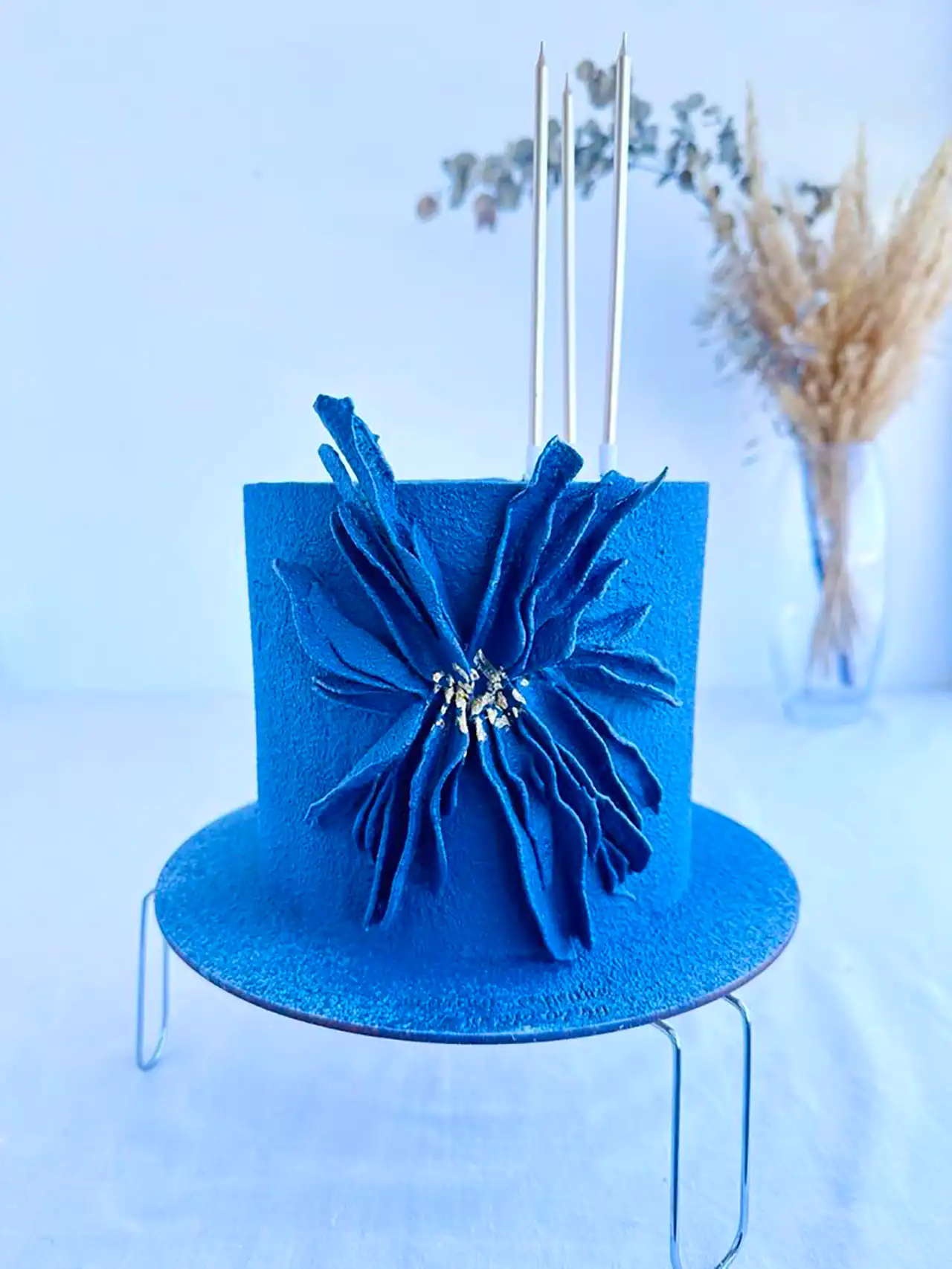 کیک تولد مدرن آبی