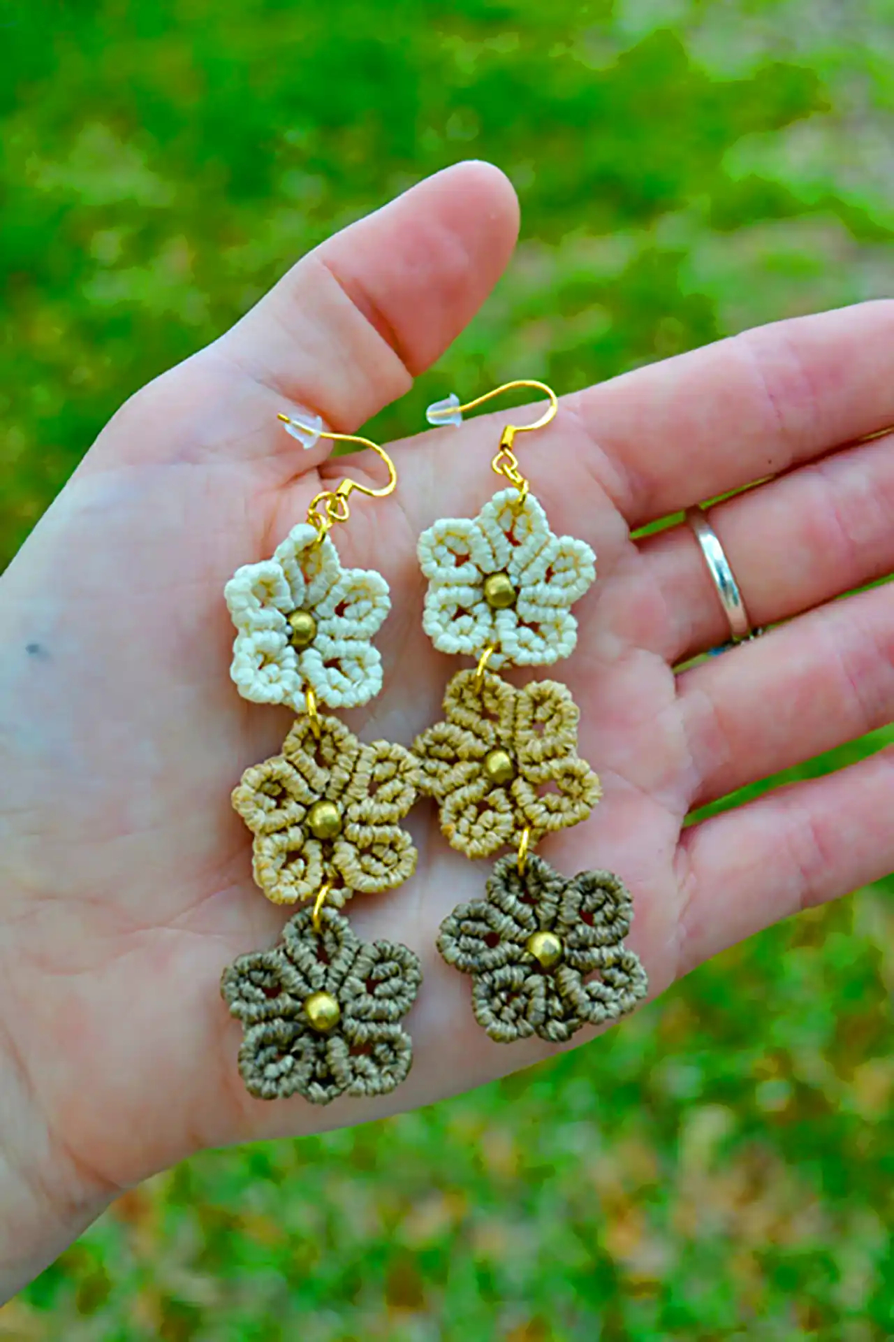 گوشواره گلبرگی بافتنی