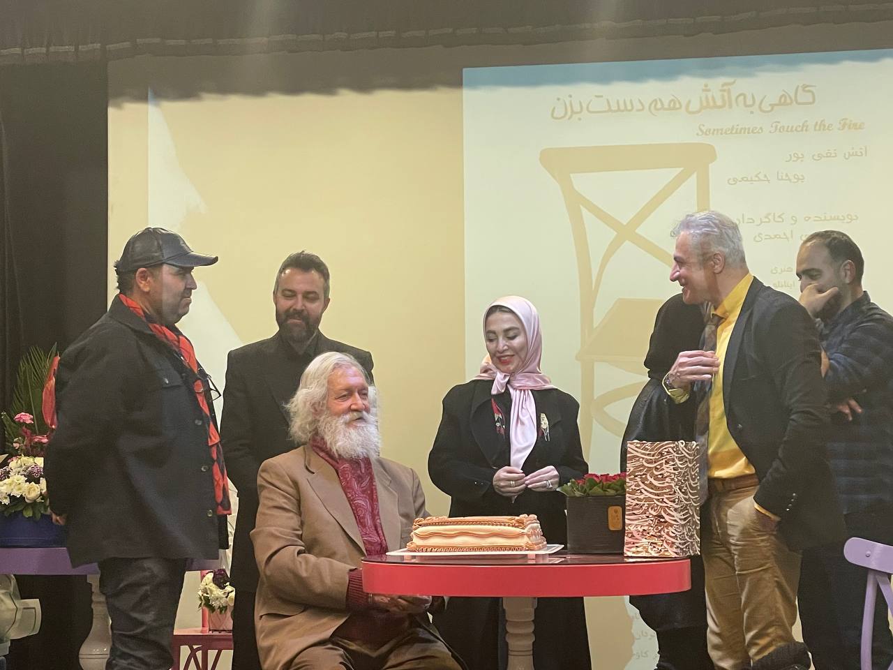 آتش تقی پور در مراسم نمایشنامه خوانی