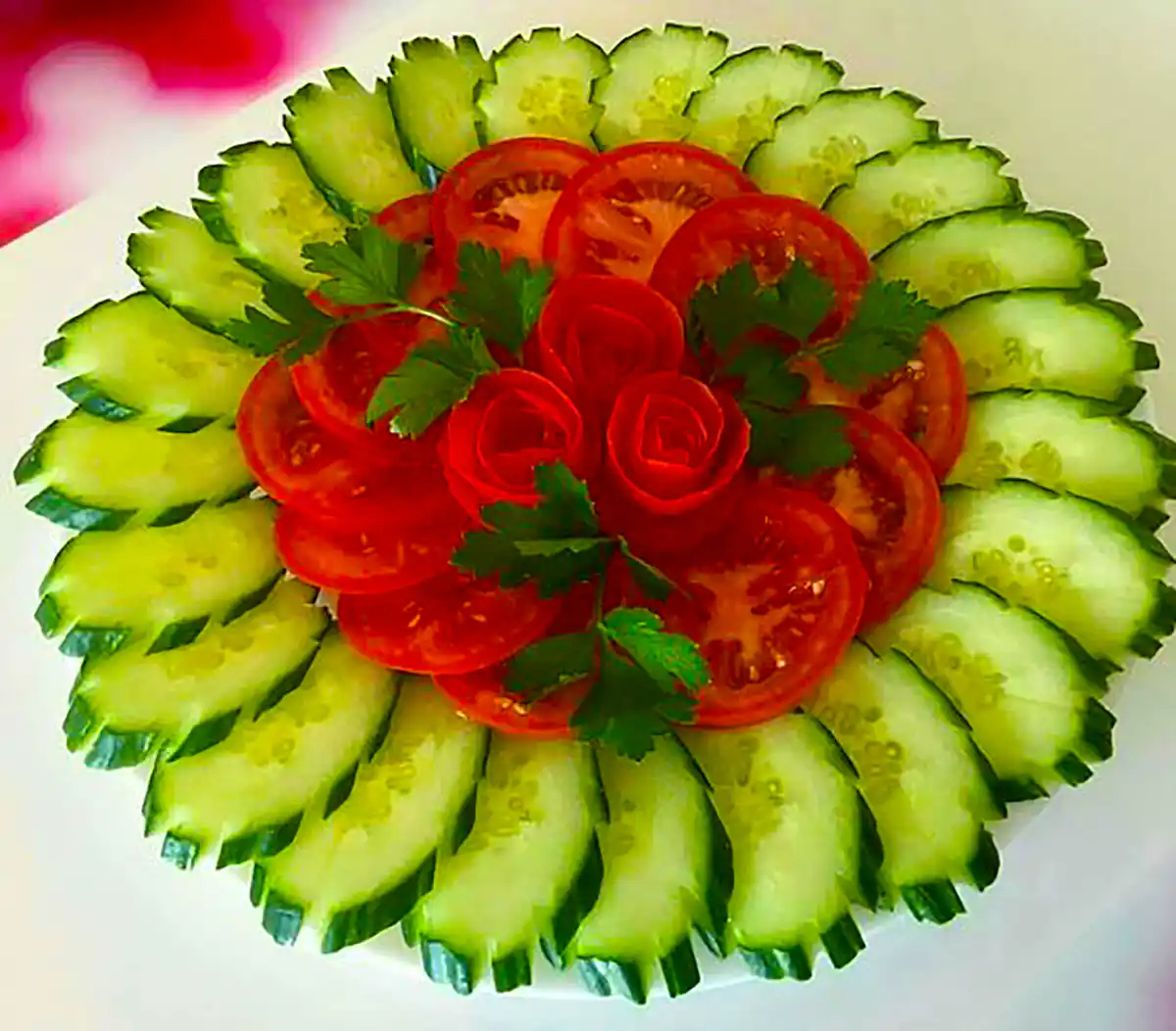 دیزاین سالاد خیار گوجه
