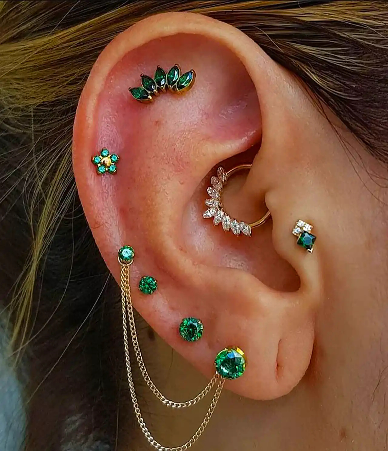 پیرسینگ گوش رنگ ثابت