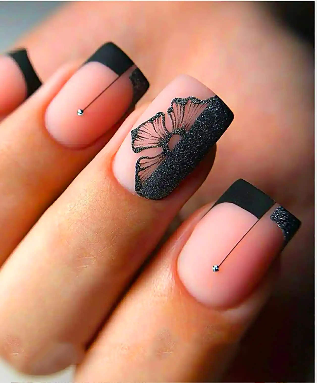 دیزاین ناخن باکلاس مشکی