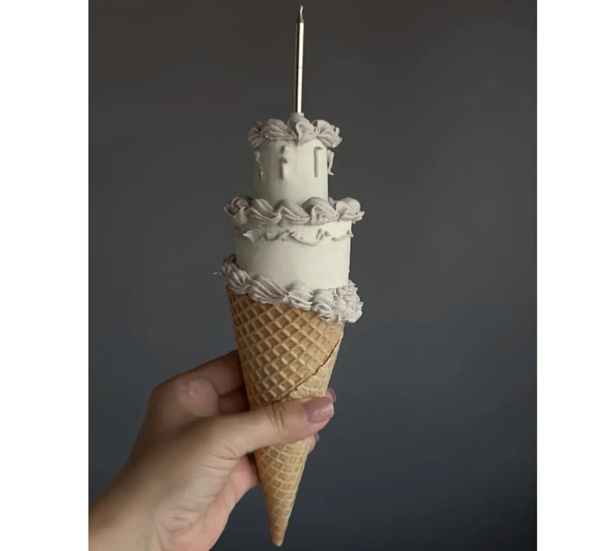 کیک تولد بستنی تزیین کیک بستنی خانگی طرز تهیه کیک بستنی در اشپزخانه کوچک من طرز تهیه کیک بستنی با کیک آماده کیک بستنی یخچالی