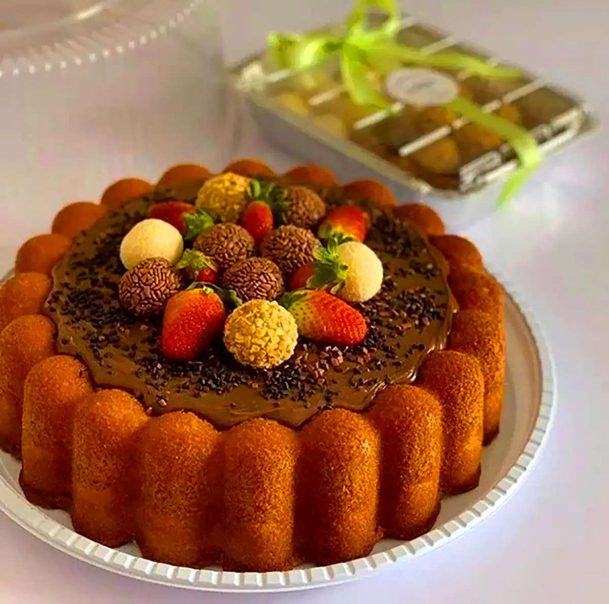 کیک خوش طعم با روکش شکلات 