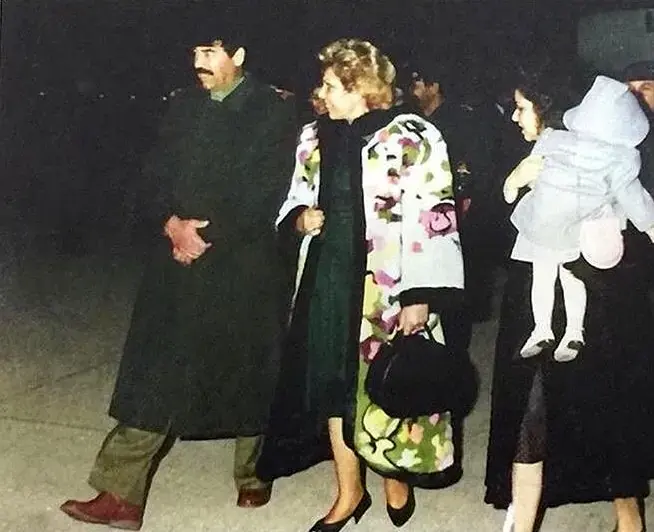 عکس سفر در زمان/ تصویری کمیاب از صدام حسین در کنار همسر موطلایی و دخترش عکس سفر در زمان/ تصویری کمیاب از صدام حسین در کنار همسر موطلایی و دخترش