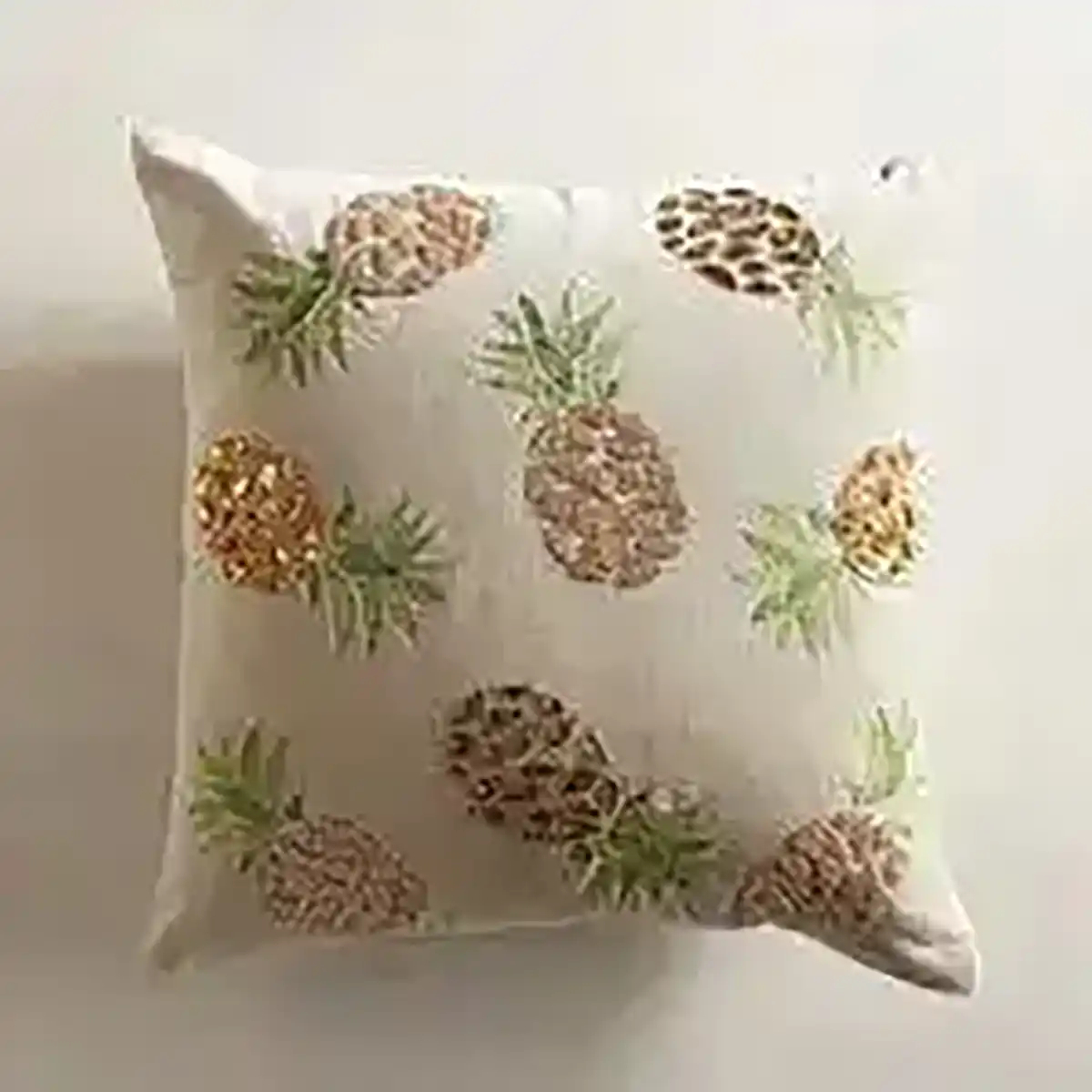 کوسن فانتزی روی مبلی