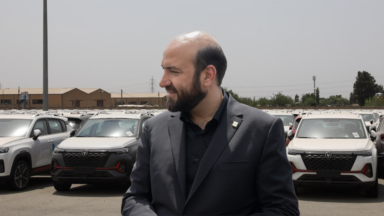 بازدید رئیس سازمان ملی استاندارد ایران از خودروهای وارداتی در گمرک غرب تهران