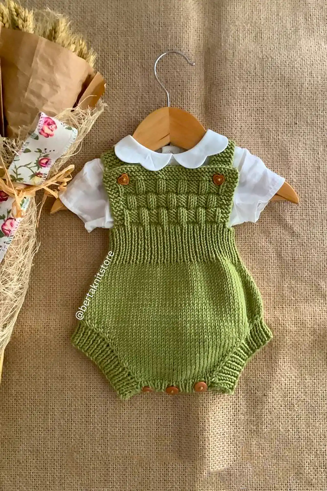 ست لباس بافتنی نوزادی زیبا 