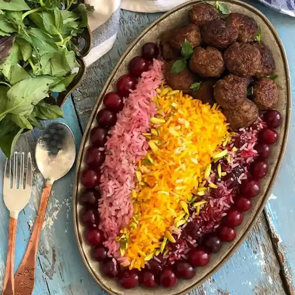 تزیین آلبالو پلو با گوشت قلقلی