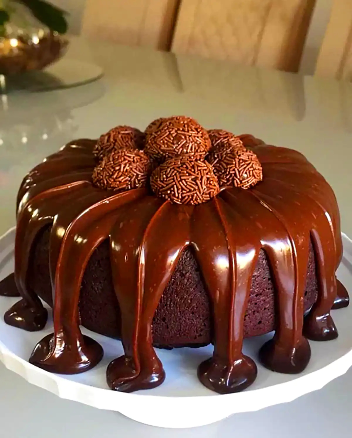 کیک خوش طعم با روکش شکلات 