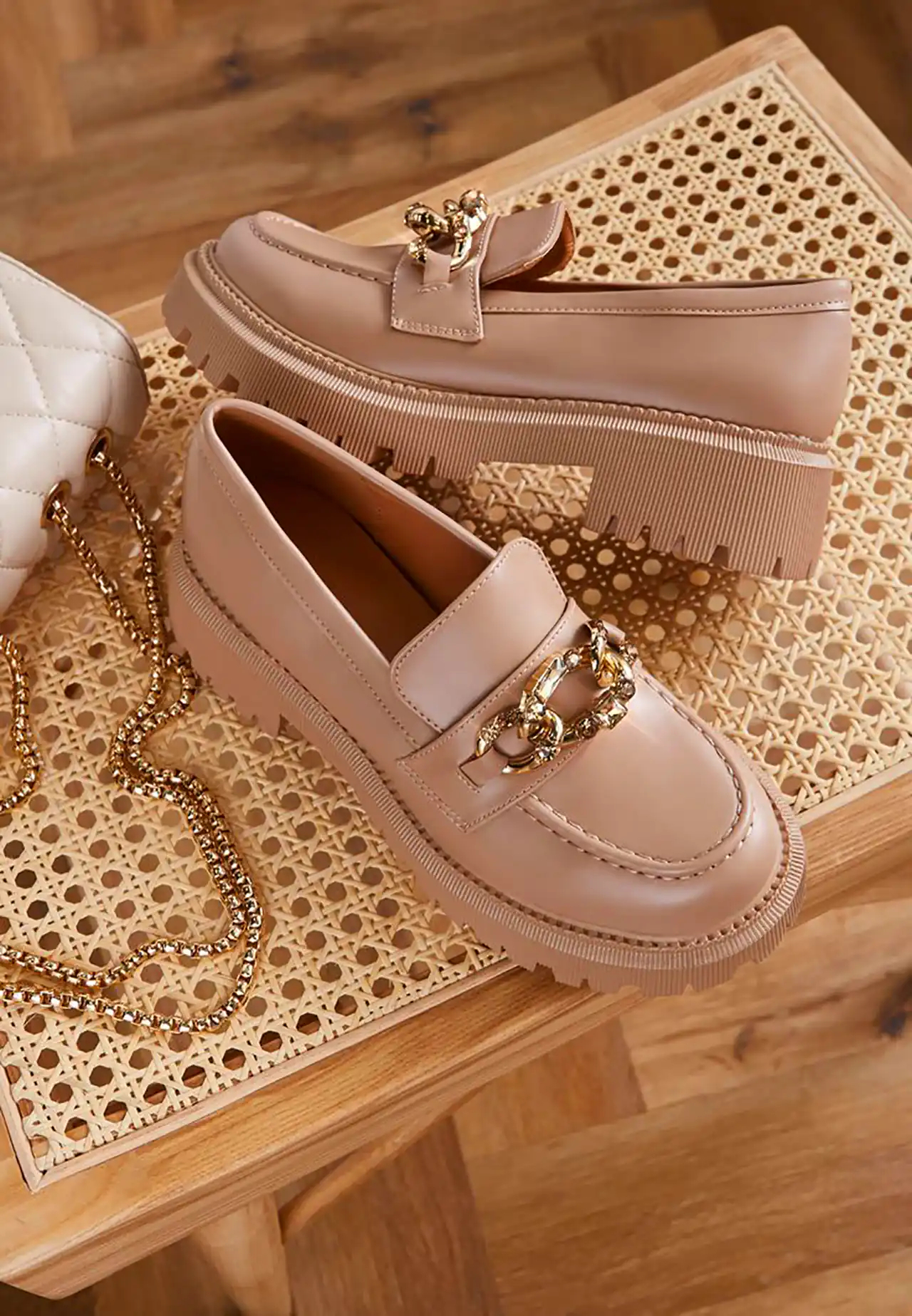 کالج شیک و کلاسیک