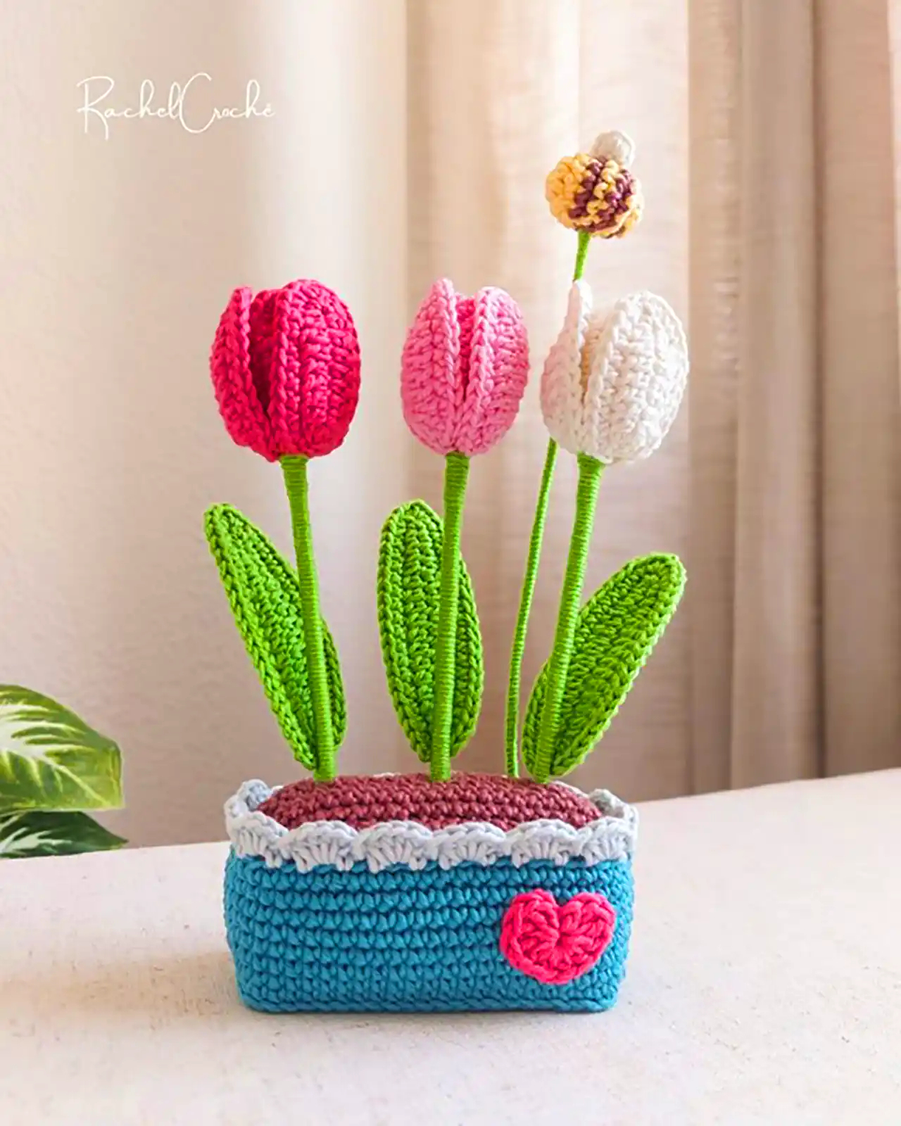 دسته گل فانتزی بافتنی