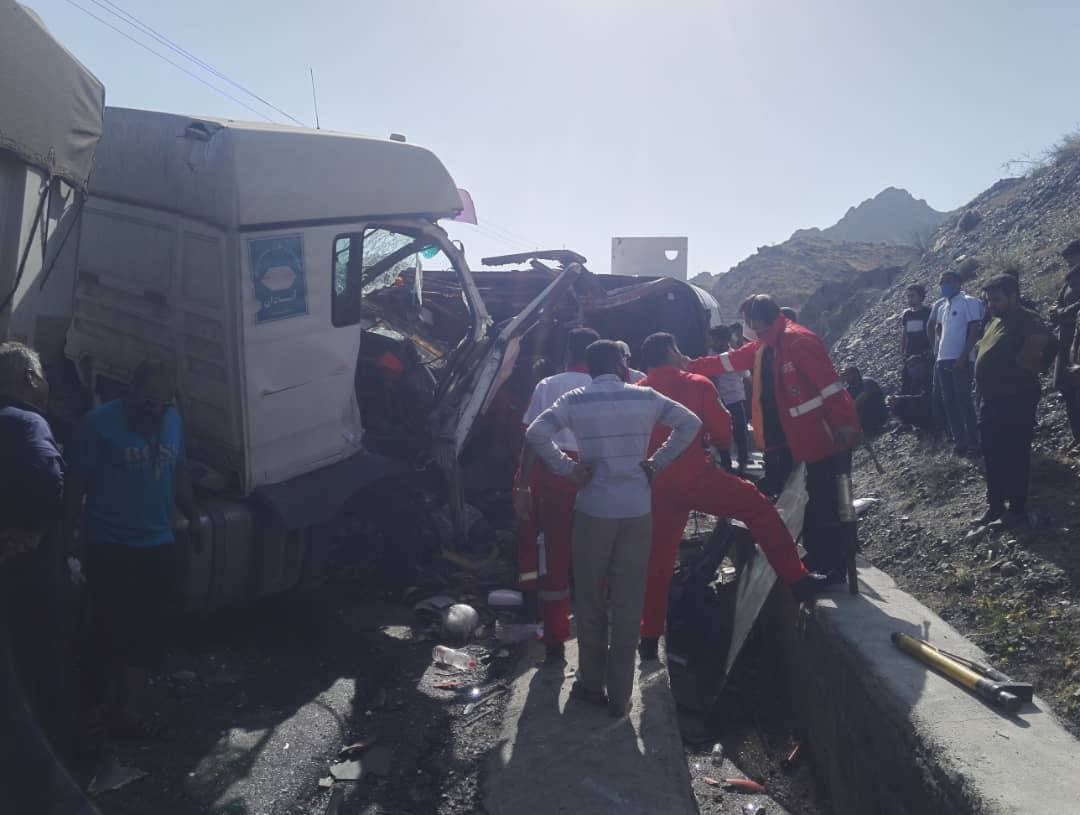 تصادف اتوبوس و تریلی در کرمان با ۴ کشته و ۳۱ مصدوم/ هلال احمر کرمان و هرمزگان امدادرسانی کردند