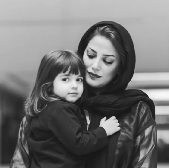 طناز طباطبایی