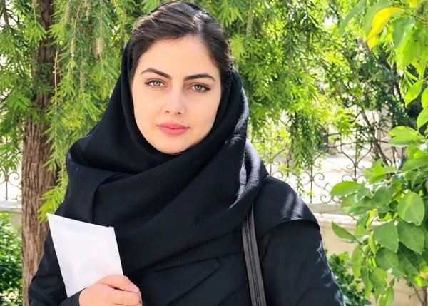 بیوگرافی فرزانه فرنام