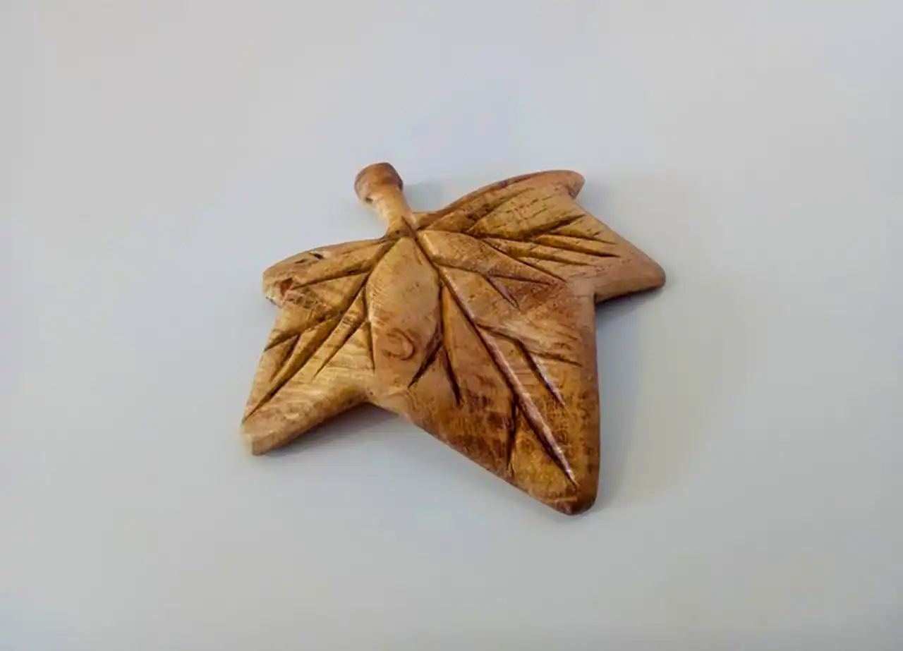 پلاک چوبی طرح برگ