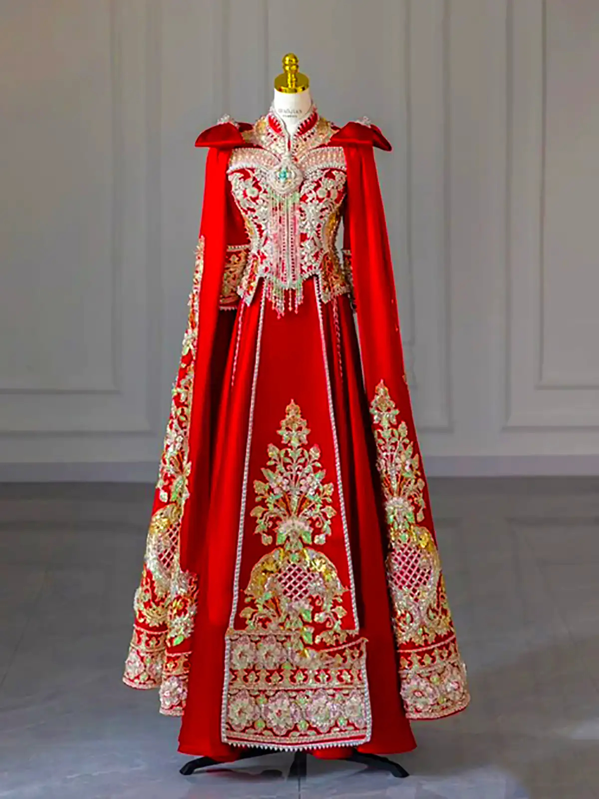 لباس شب باشکوه قرمز