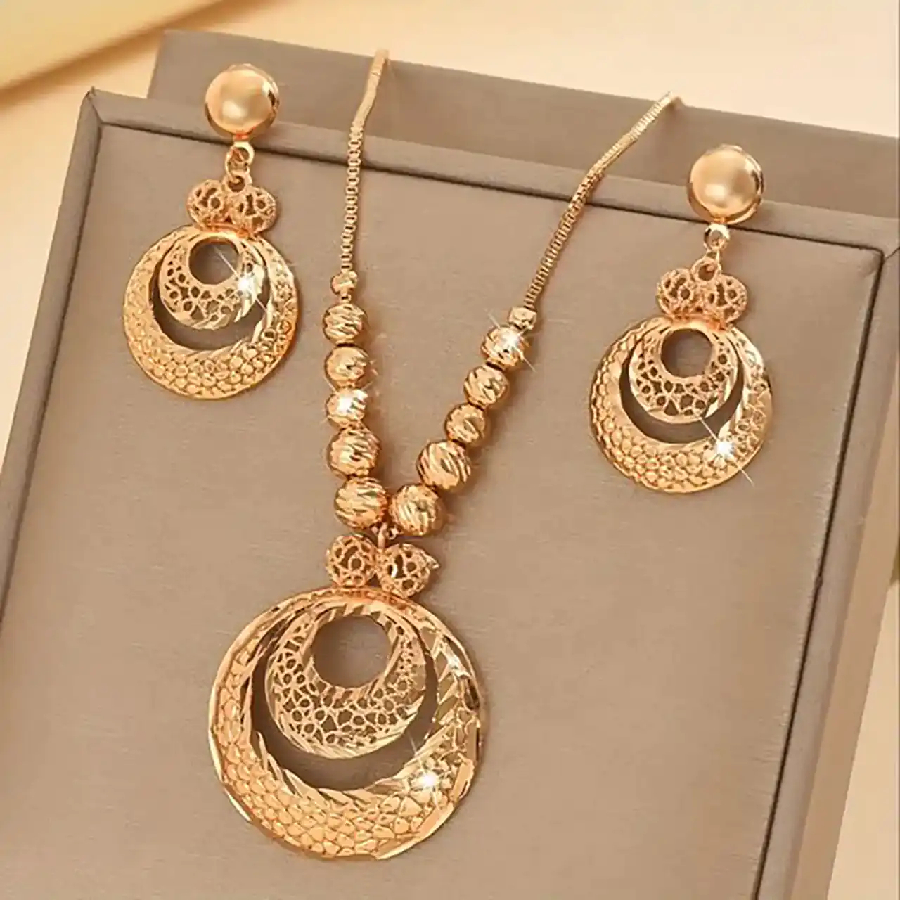 انواع مدل نیم ست طلا + زیباترین مدل های نیم ست طلا بسیار شیک و لاکچری