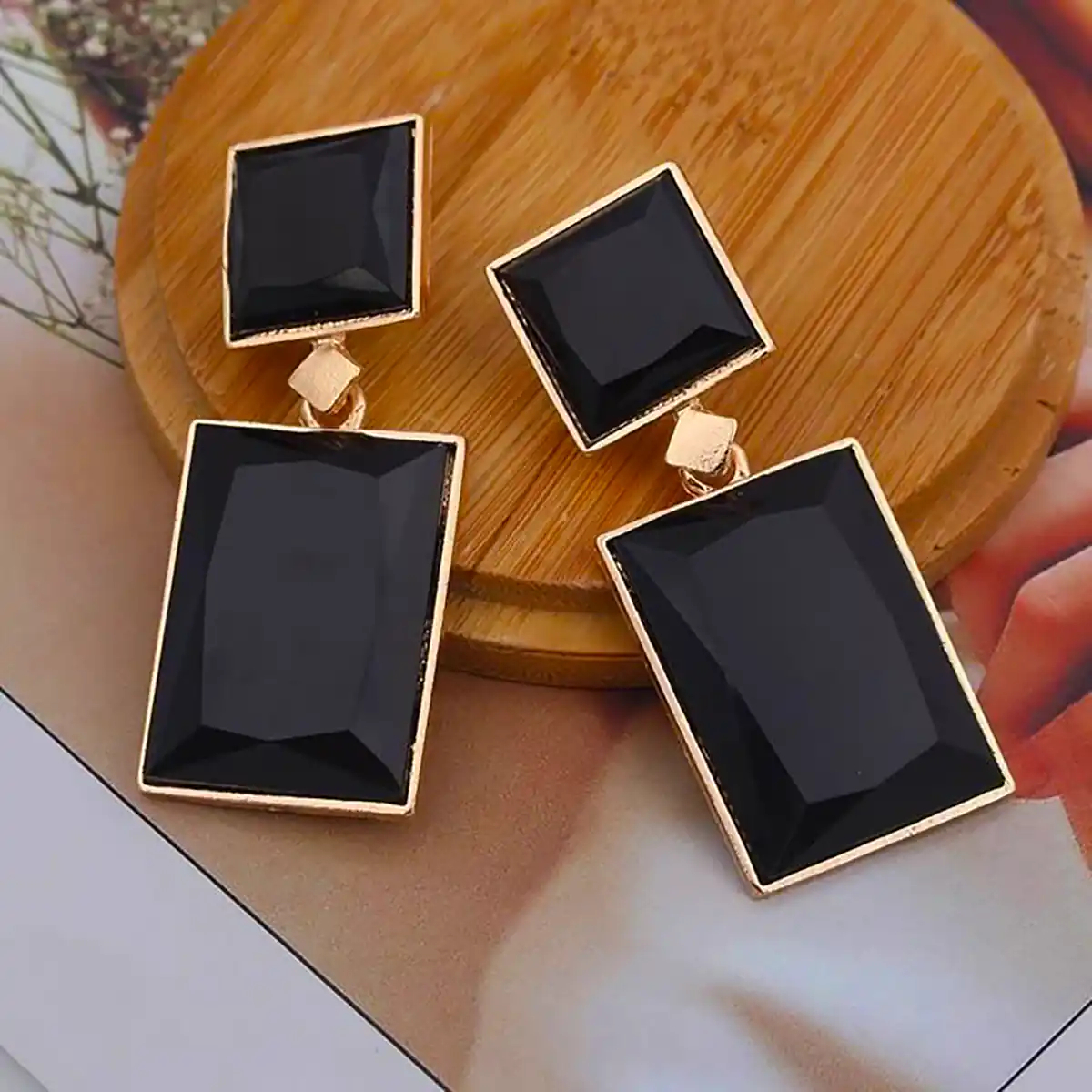 گوشواره مشکی خاص