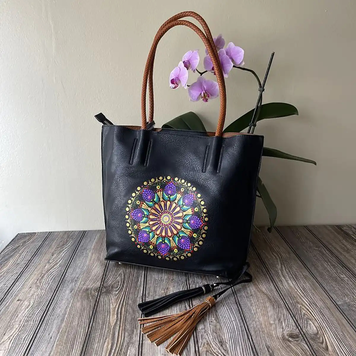 کیف چرمی طراحی شده با دست