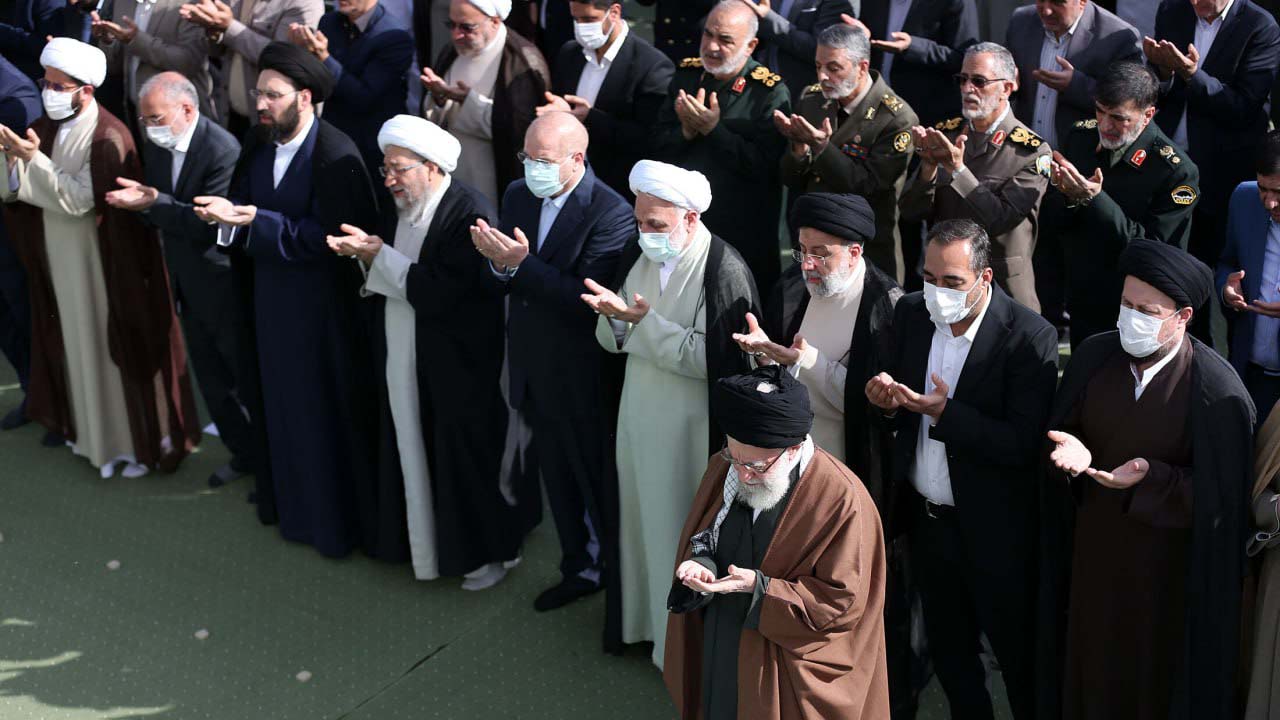 رهبر انقلاب در خطبه های نماز عید فطر 
