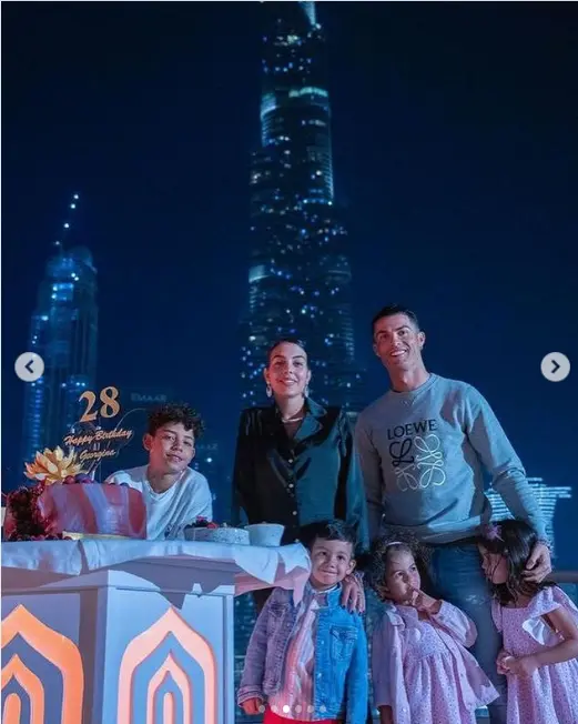 عکس جورجینا در ساحل