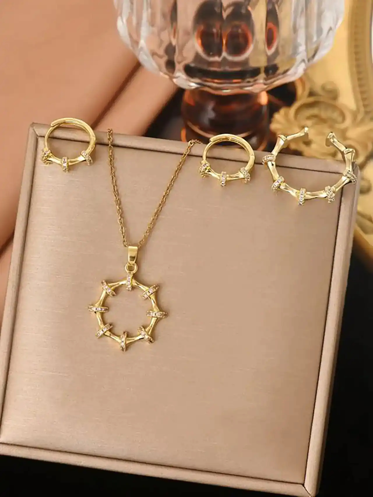 انواع مدل نیم ست طلا + زیباترین مدل های نیم ست طلا بسیار شیک و لاکچری