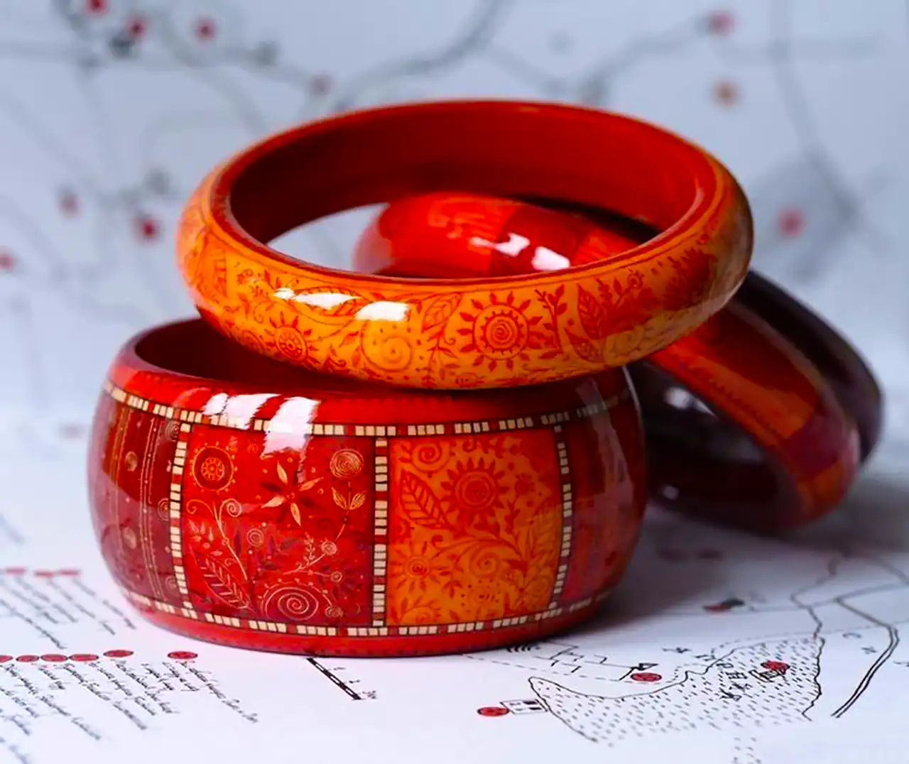 دستبند چوبی طرح سنتی