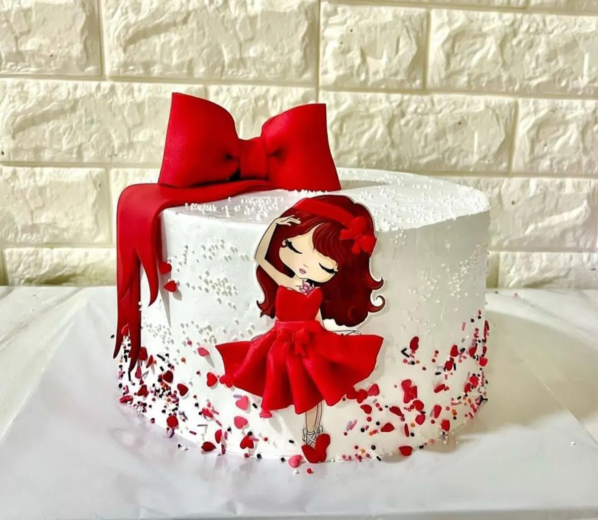 کیک تولد زنانه ساده و شیک 