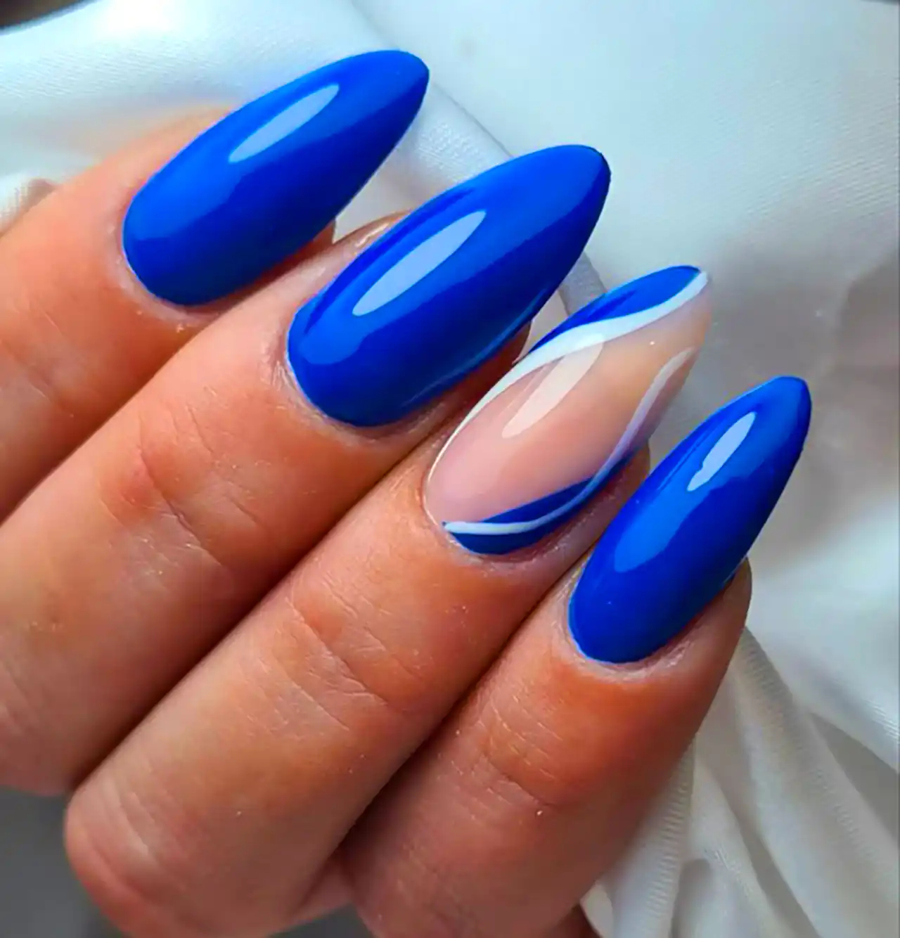 طرح ناخن شیک آبی کاربنی 