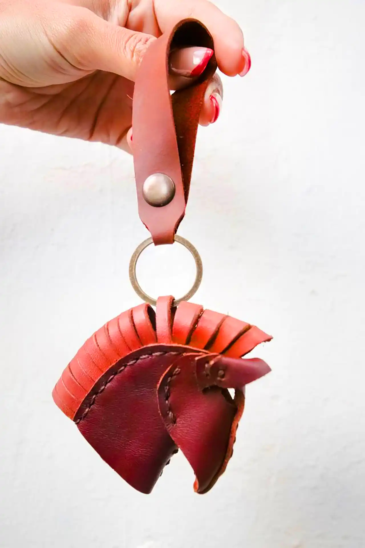 آویز چرمی دست دوز