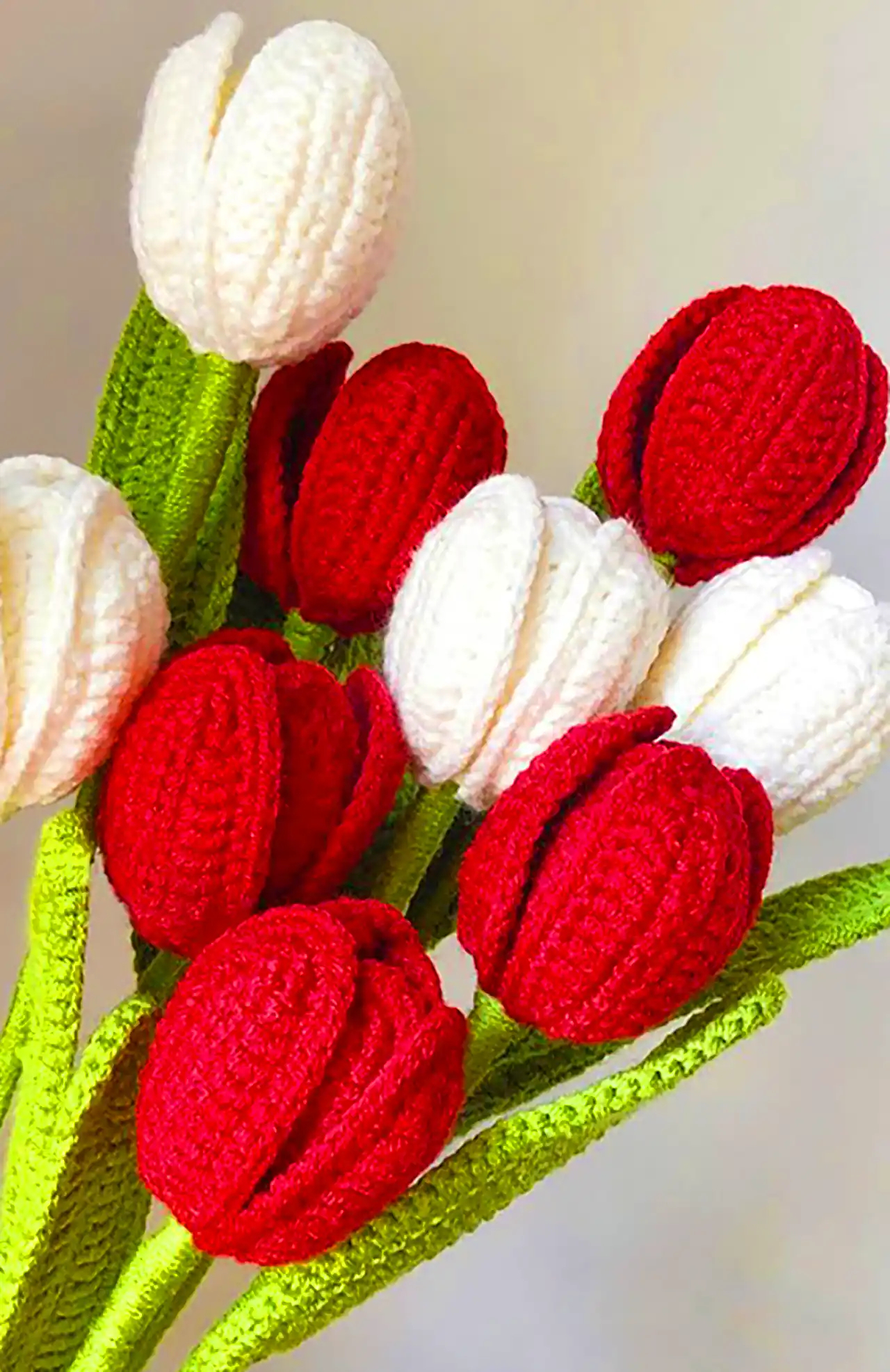 دسته گل فانتزی بافتنی