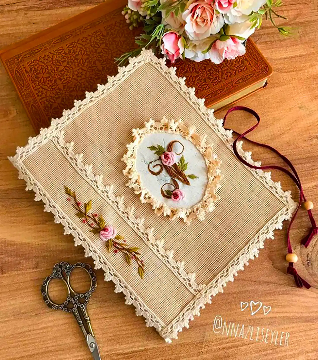 دفترچه خاطرات گلدوزی 