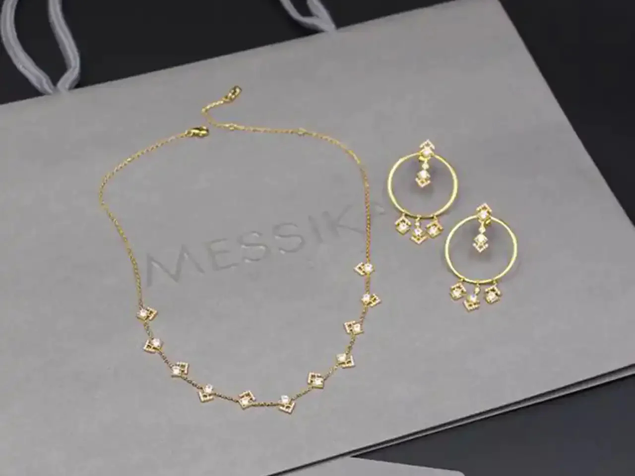 انواع مدل نیم ست طلا + زیباترین مدل های نیم ست طلا بسیار شیک و لاکچری