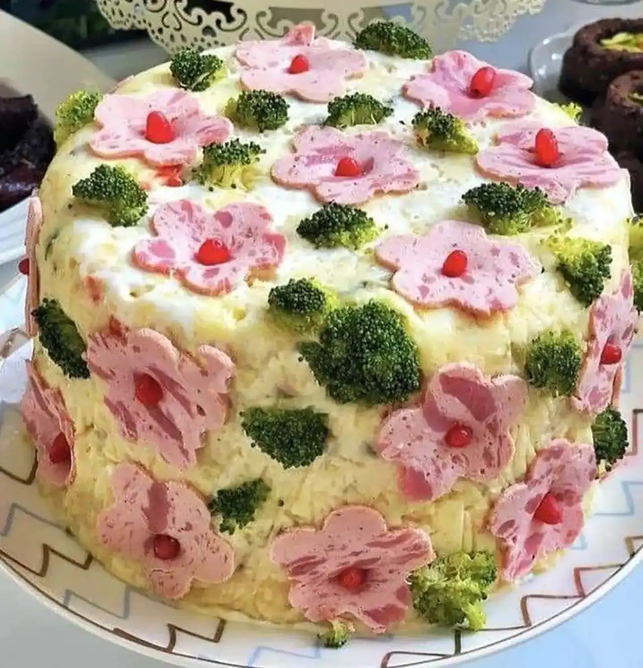 تزیین سالاد الویه + زیباترین مدل های دیزاین و تزیین سالاد الویه بسیار شیک و امروزی