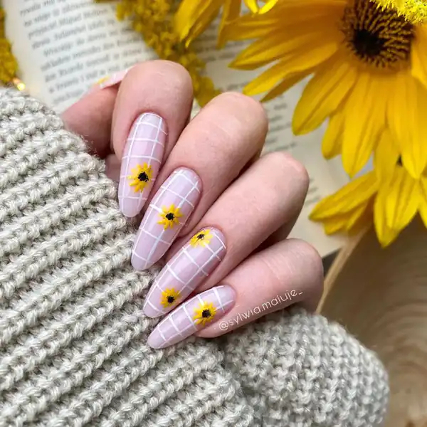 طراحی ناخن گل آفتابگردون