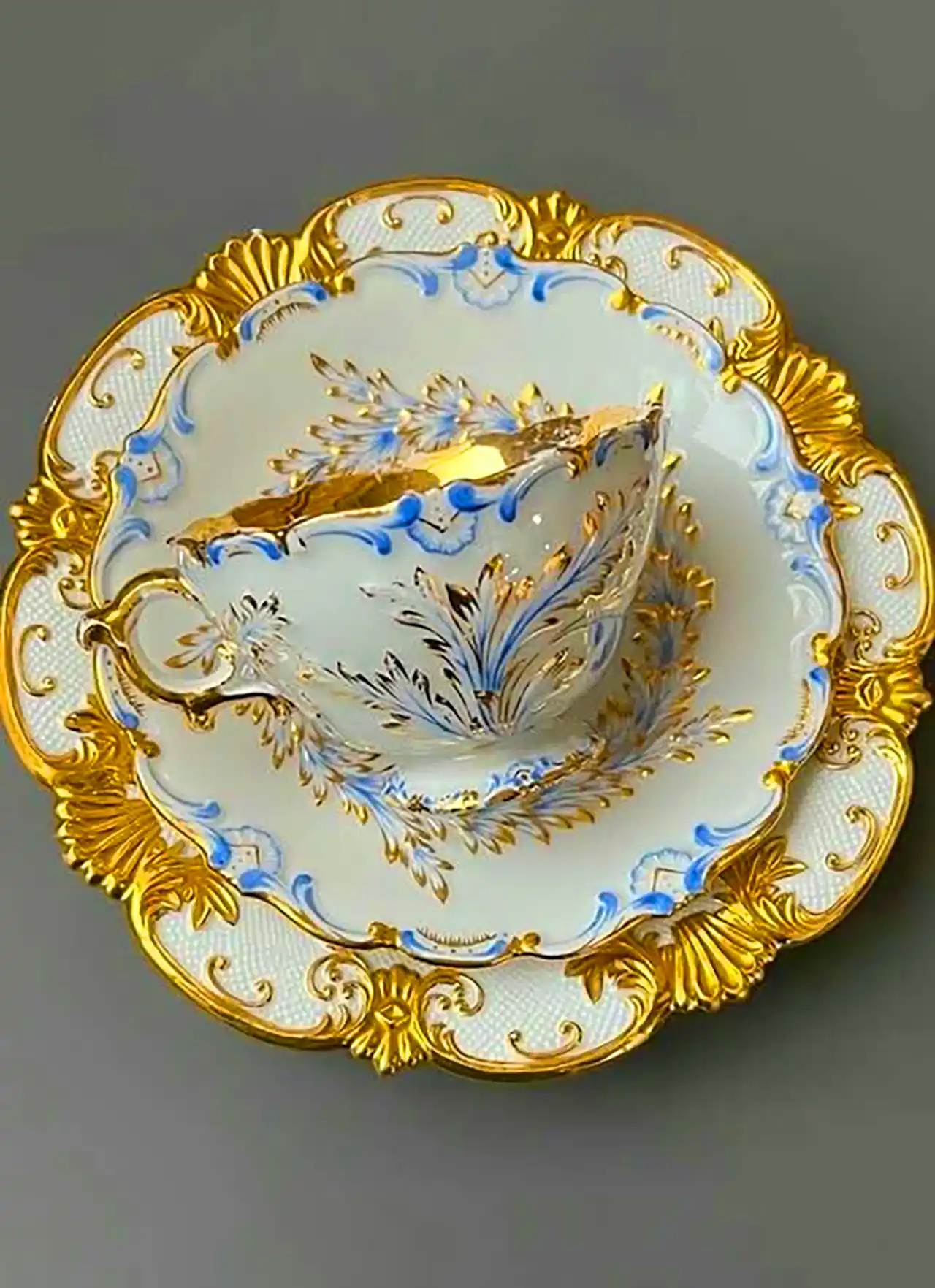 مدل فنجون و نعلبکی سلطنتی وینتیج