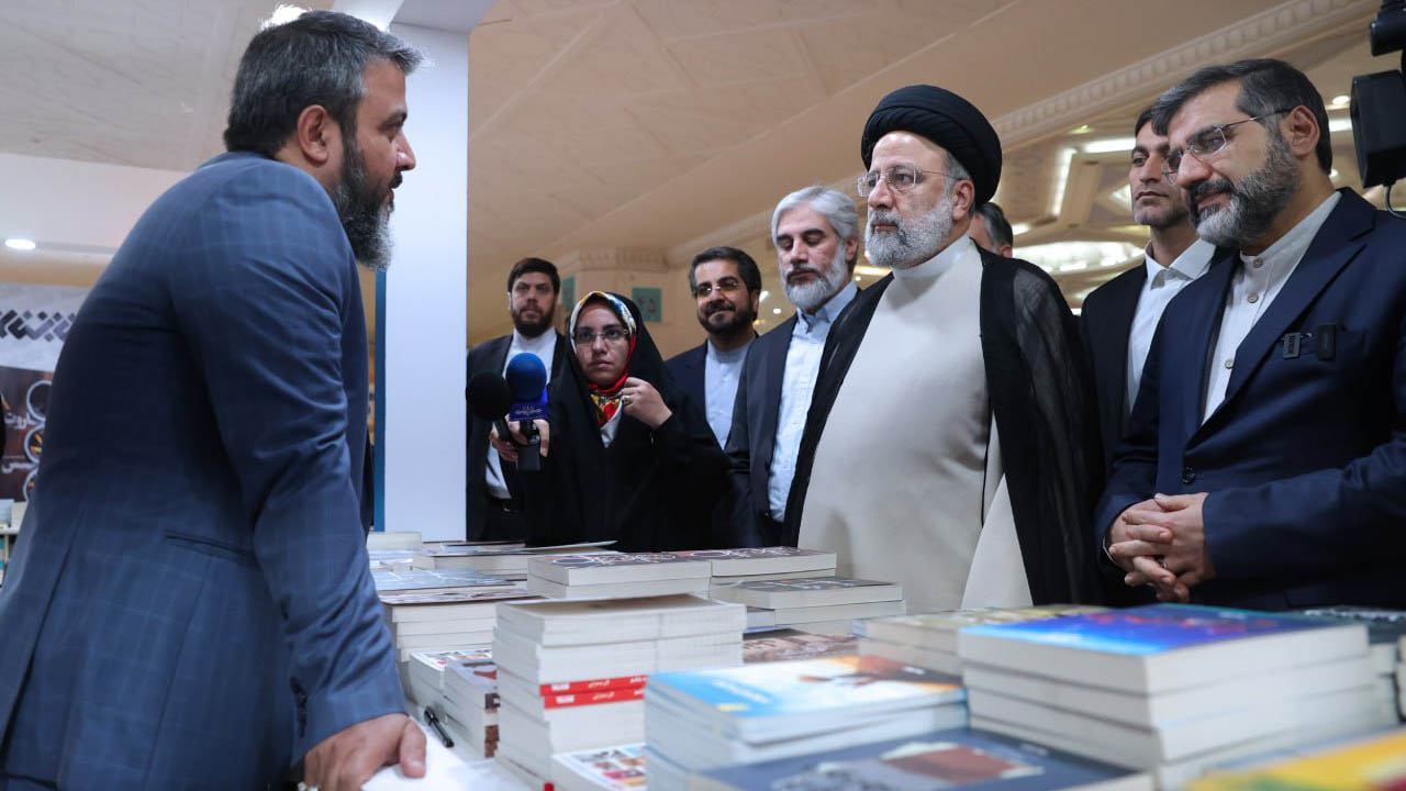 رئیس جمهور در بازدید از نمایشگاه کتاب