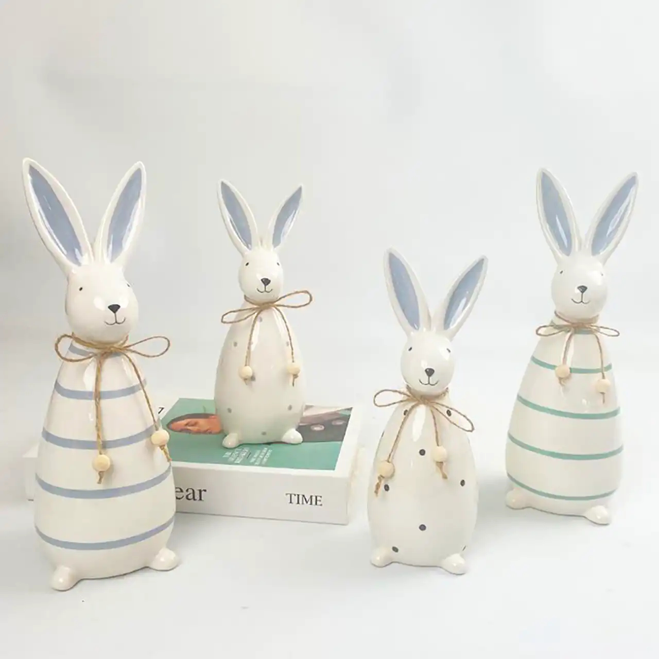 مجسمه خرگوش بازیگوش