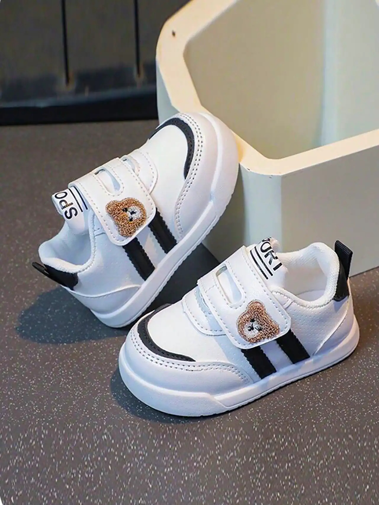 کتونی اسپرت بچگانه