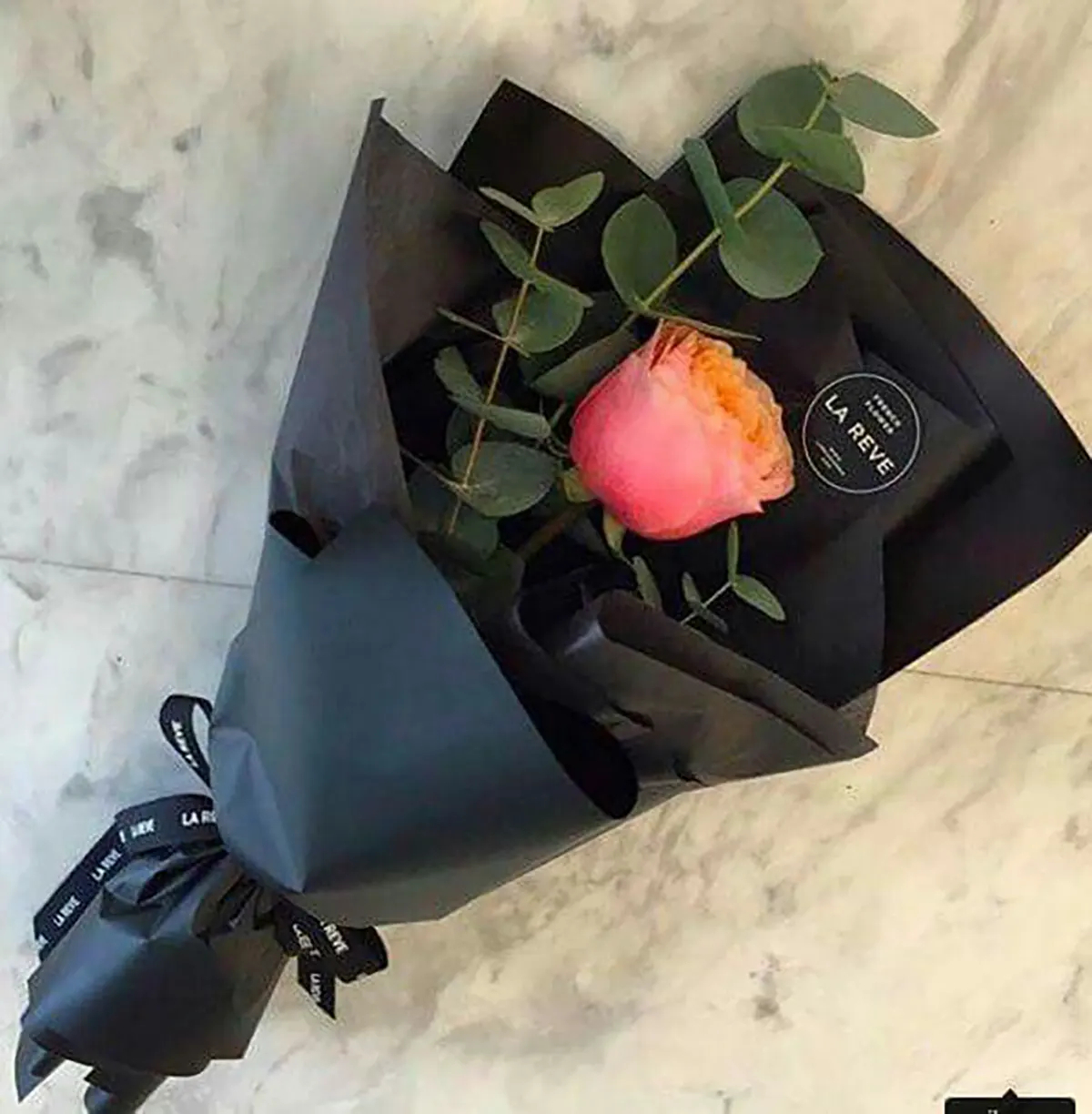 تزیین تک شاخه گل