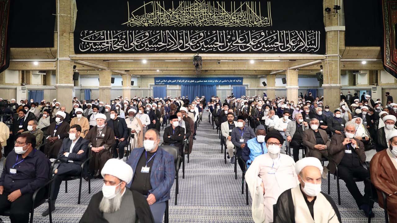 اعضای مجمع جهانی اهل‌بیت(ع) و میهمانان شرکت‌کننده در هفتمین کنگره این مجمع، پیش از ظهر شنبه، دوازدهم شهریورماه، پای سخنان حضرت آیت الله خامنه ای رهبر حکیم انقلاب اسلامی نشستند